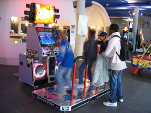 Speelhallen als DooWorld organiseren ook toernooien, zoals bij Dancing Stage
