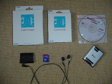 Play-Yan Micro (+ CD), hoofdtelefoontje, SD kaart en cardreader