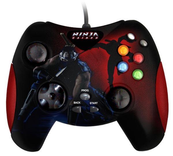 De speciaal voor Ninja Gaiden ontworpen controller.