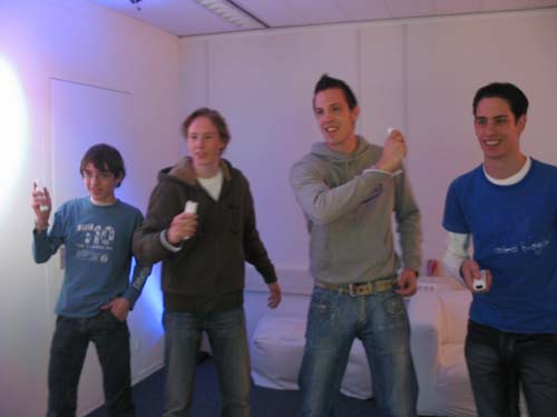 De gamed crew aan het tennissen